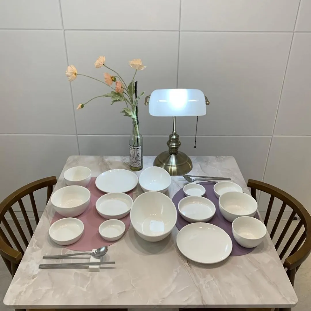 Comma 2, Cozy Semi-Basement Apartment Seoul South Korea