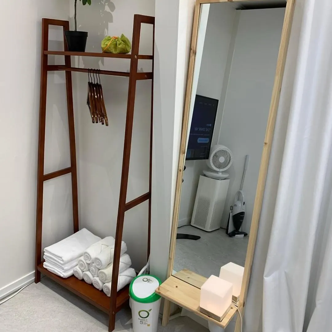 Comma 2, Cozy Semi-Basement Apartment Seoul