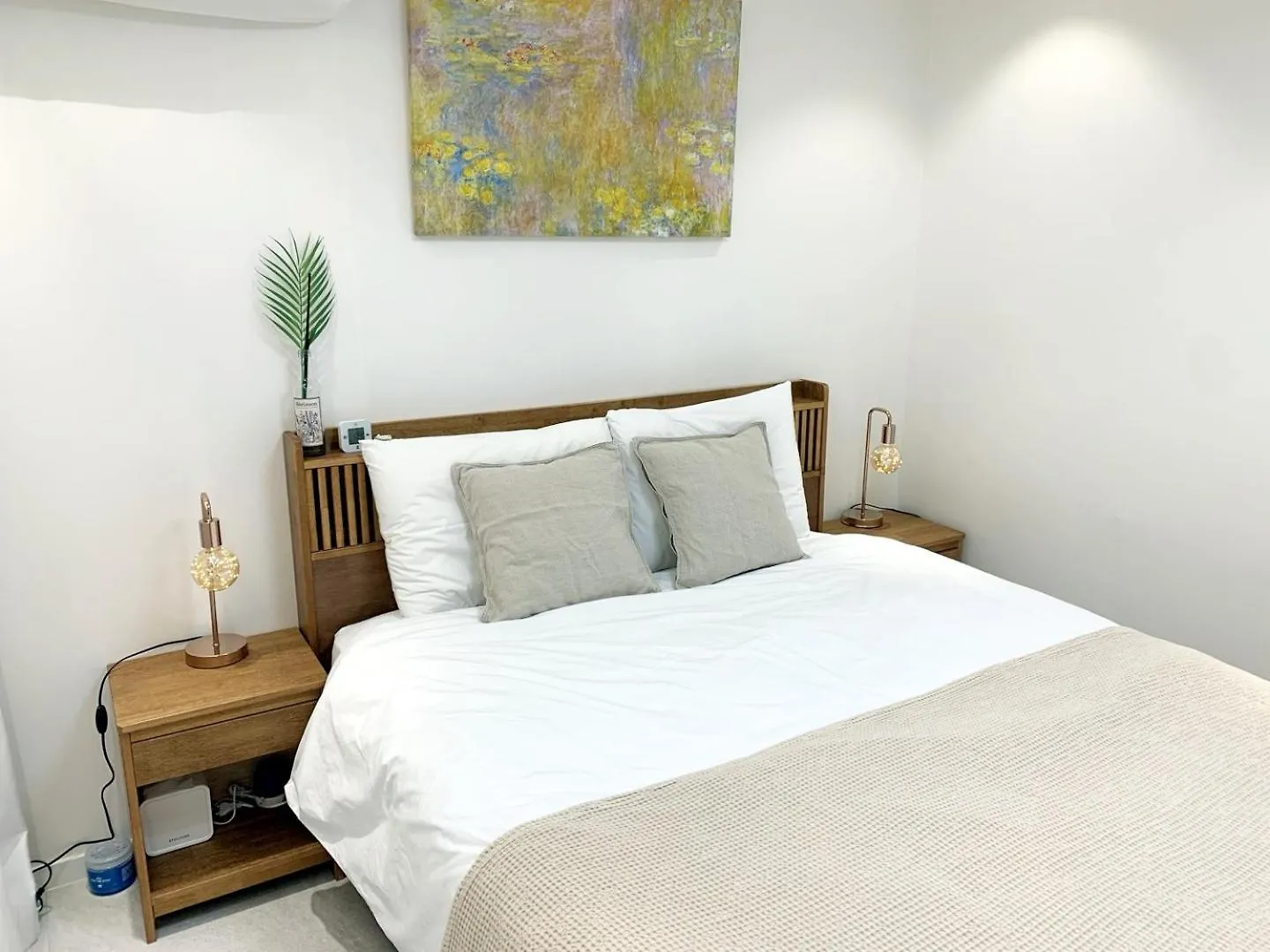 Comma 2, Cozy Semi-Basement Apartment Seoul