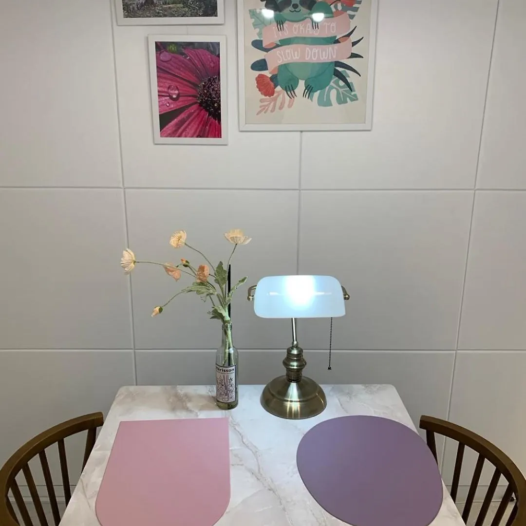 Comma 2, Cozy Semi-Basement Apartment Seoul